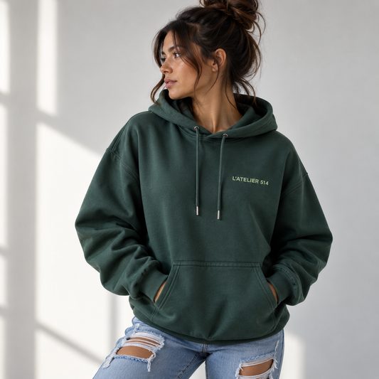 Hoodie premium femme Alpine Green avec design Life Is Better In Brunette, vue de face - L'atelier 514