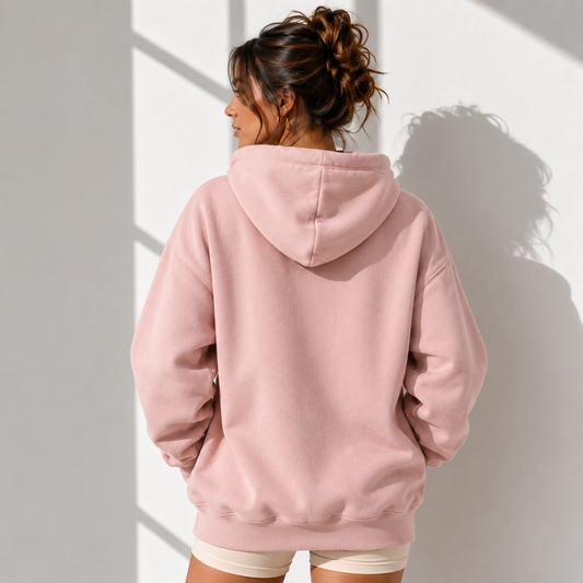 Hoodie premium femme Strawberry Blush, broderie A♥ côté cœur - L'Atelier 514