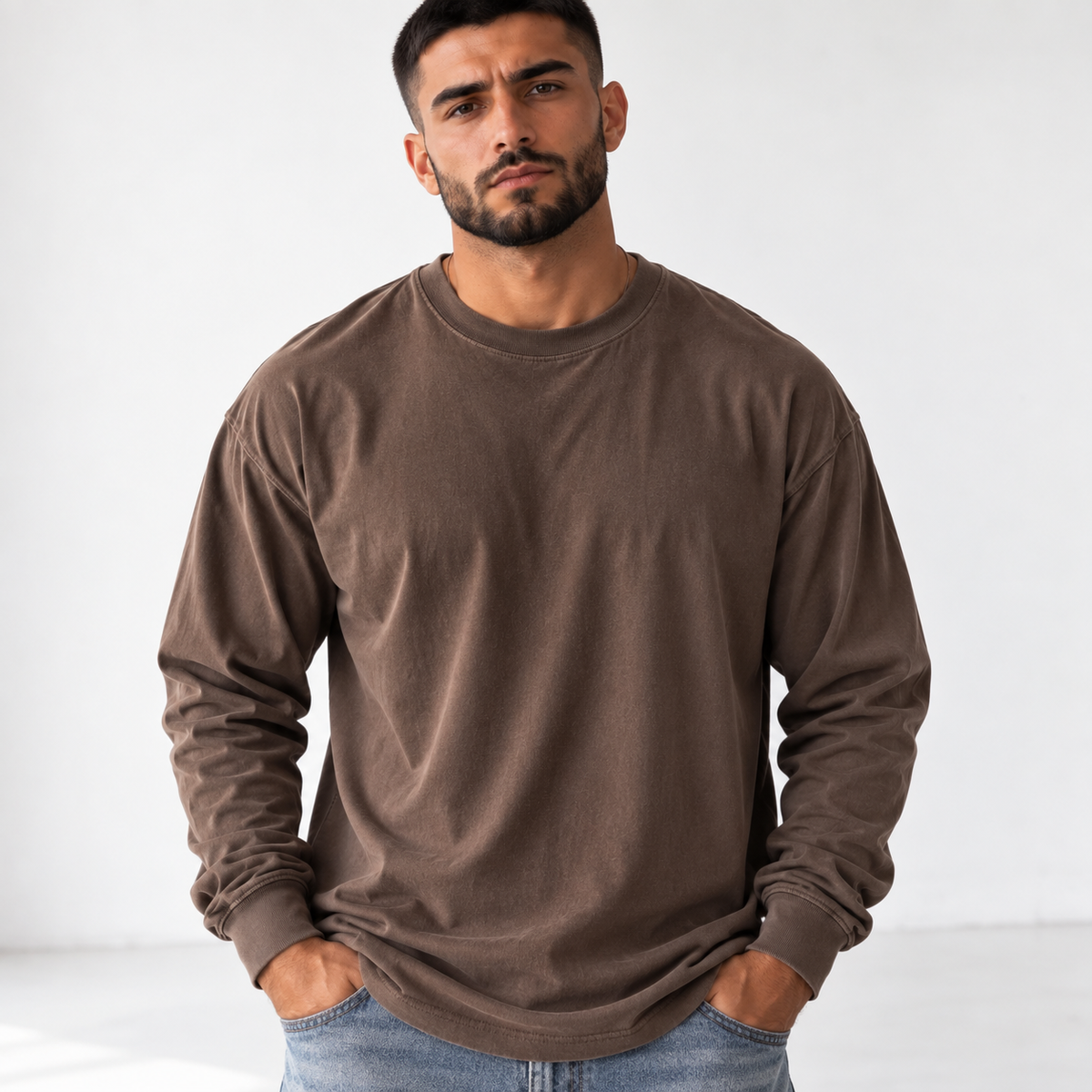 Long sleeve premium homme Mocha 100 % coton heavyweight, coupe oversized, vue de face – L’ATELIER 514