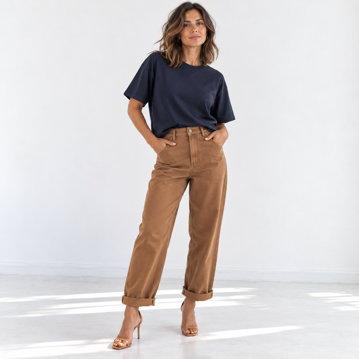 T-shirt oversized premium femme Vulcan Navy L’ATELIER 514, coupe ample et moderne, porté de face.