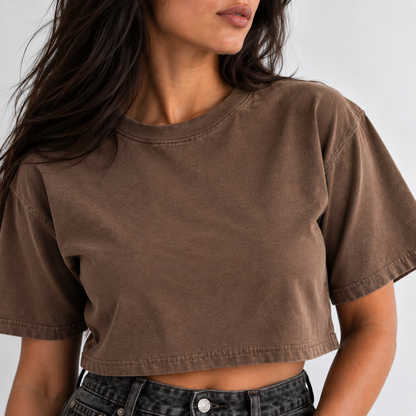 Crop top premium femme 100 % coton Mocha, vue rapprochée – L’ATELIER 514
