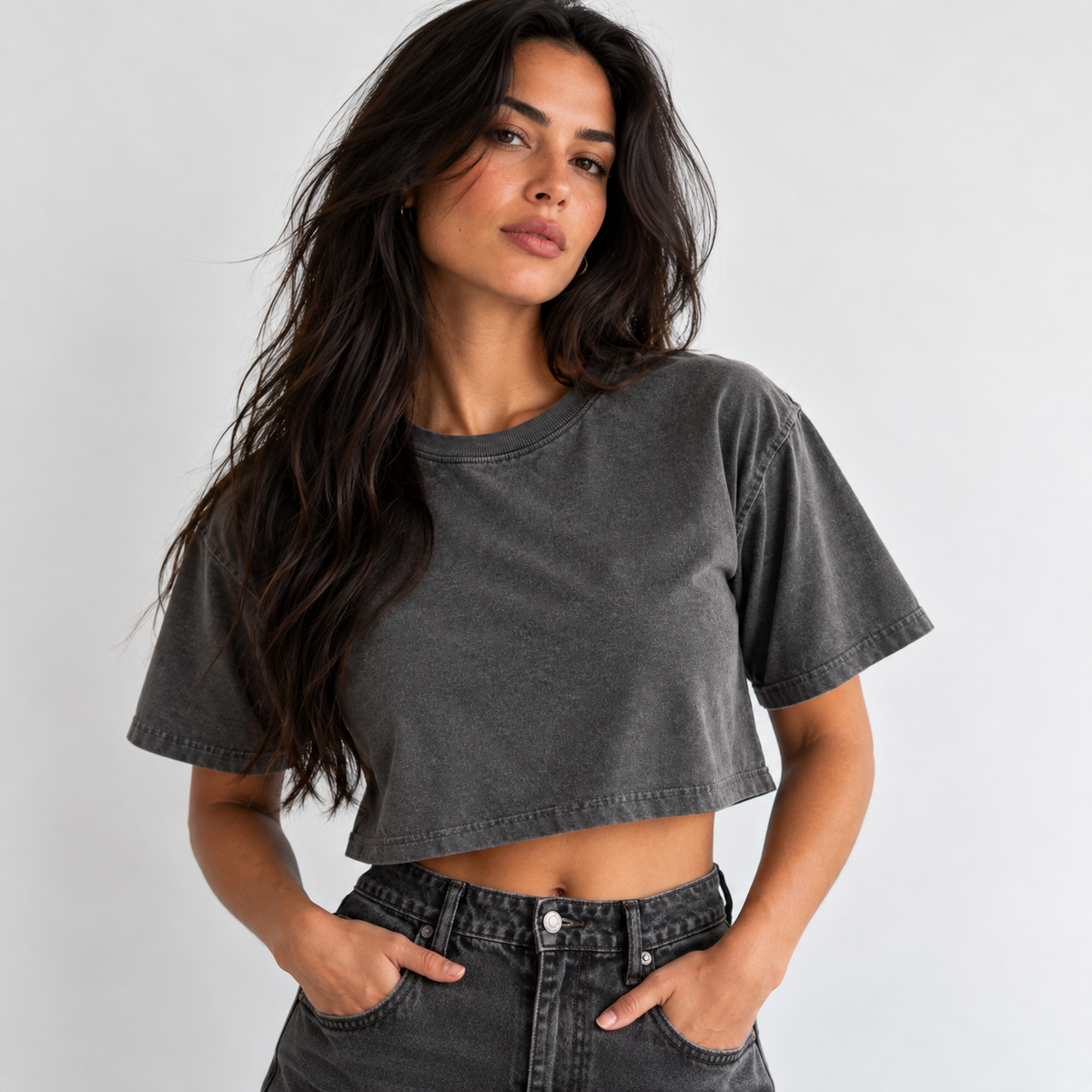 Crop top premium femme 100 % coton Shadow, coupe courte et vue de face – L’ATELIER 514
