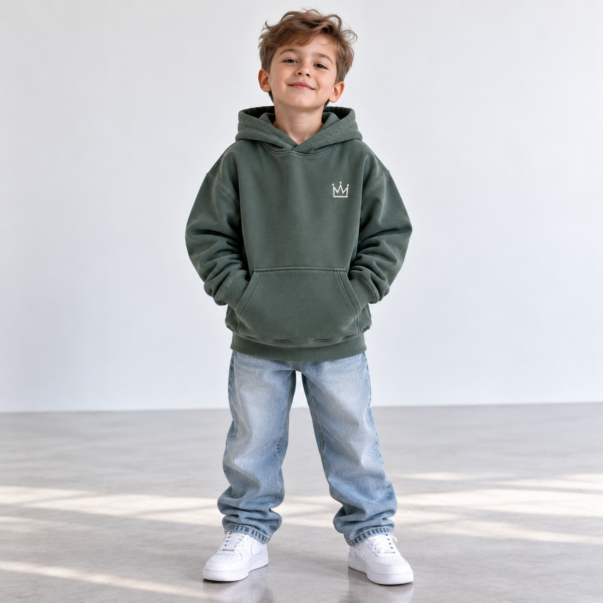 Hoodie Heavyweight enfant et ado Alpine Green, vue de face, molleton épais 8.5 oz et qualité premium, L’ATELIER 514 Montréal.