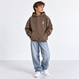 Hoodie Heavyweight enfant et ado Mocha, vue de face avec petite couronne sur le cœur, molleton premium 8.5 oz, L’ATELIER 514 Montréal.