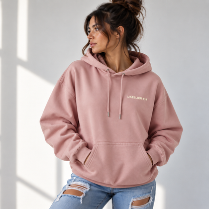 Hoodie premium femme Dusty Pink avec design Life Is Better In Brunette, vue de face - L'atelier 514